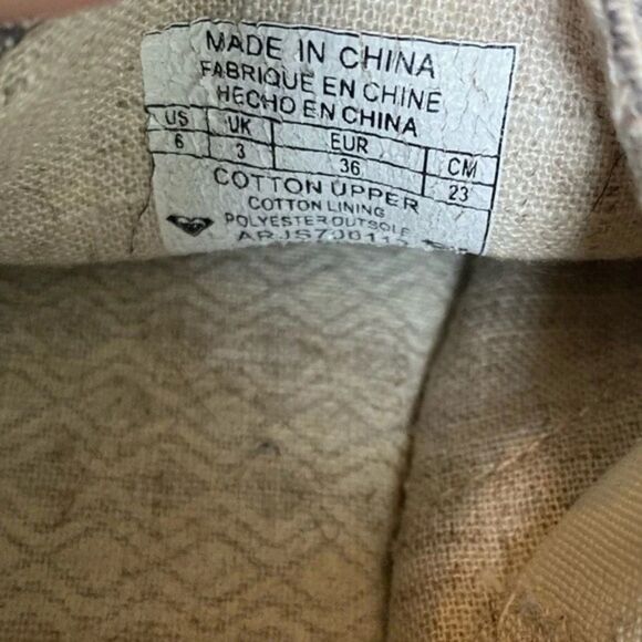 Roxy Gray and White Casual Beachy Canvas Shoes Women's Size 6 - Picture 7 of 7